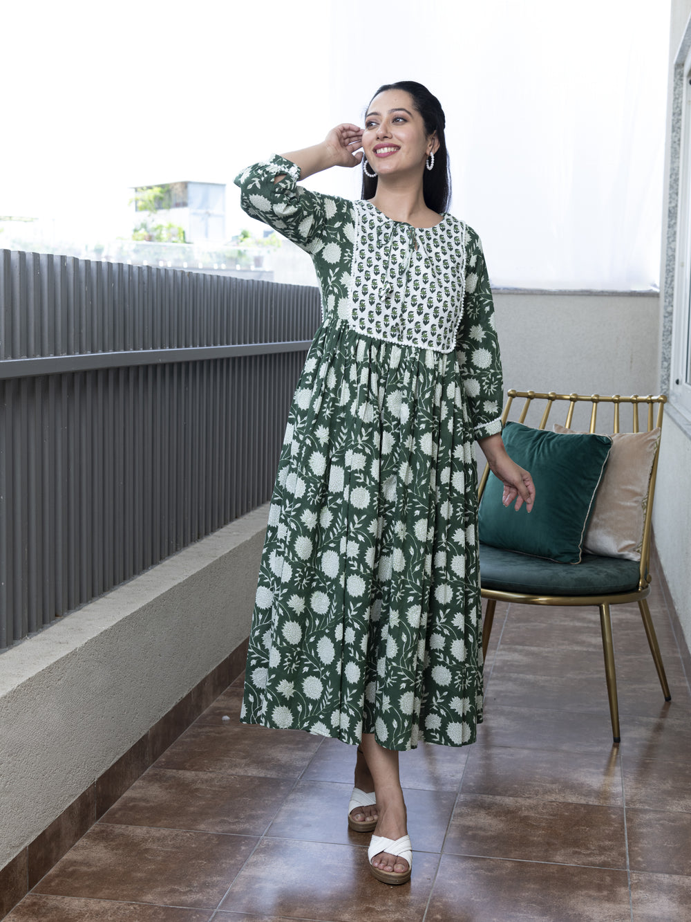 Latest Women Ethnic Wear & Dresses Collection | Mulmul.com