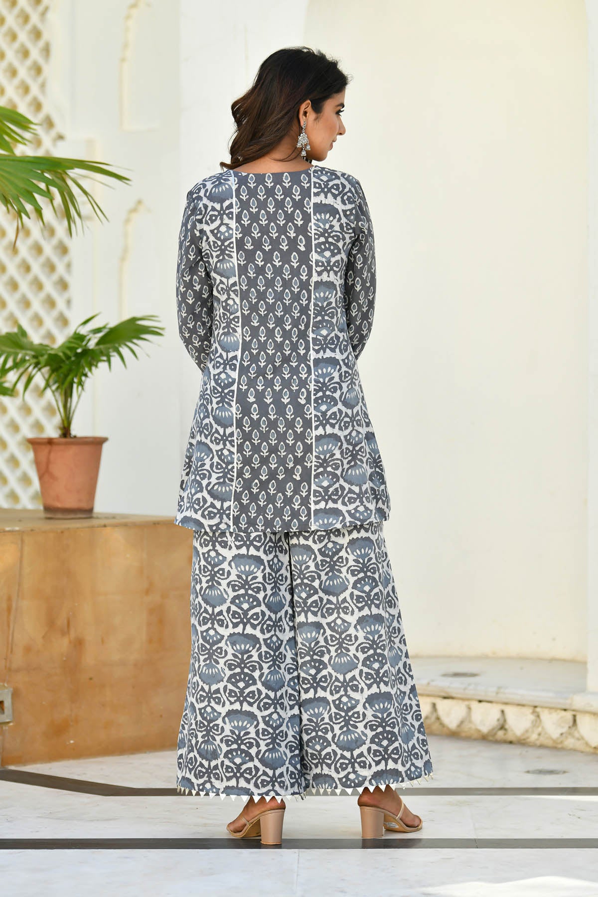 Buy Mulmul Ethnic Womenswear and Kidswear Online | Aashni & Co
