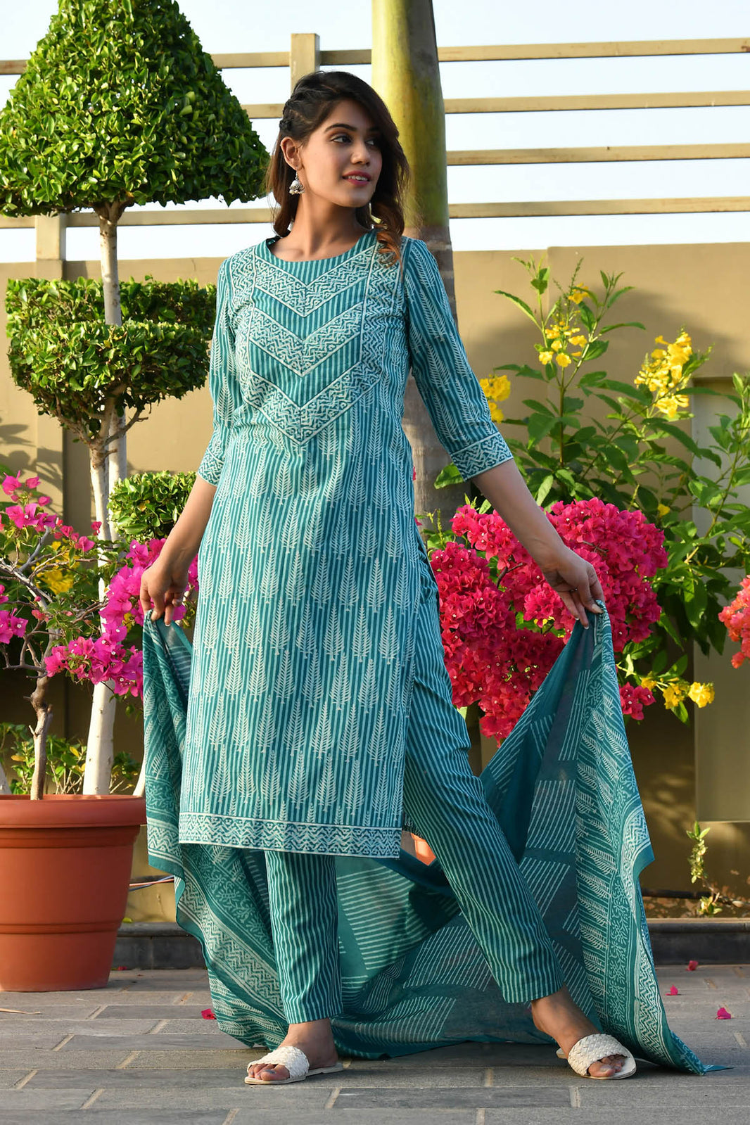 MULMUL AAROHI SCHIFFLI KURTA-PANTS & DUPATTA SET